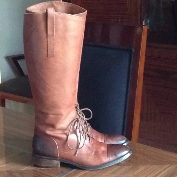 ๐โญ๏ธ๐ Saks Fifth Avenue - Cognac Leather Boots - Picture 1 of 8